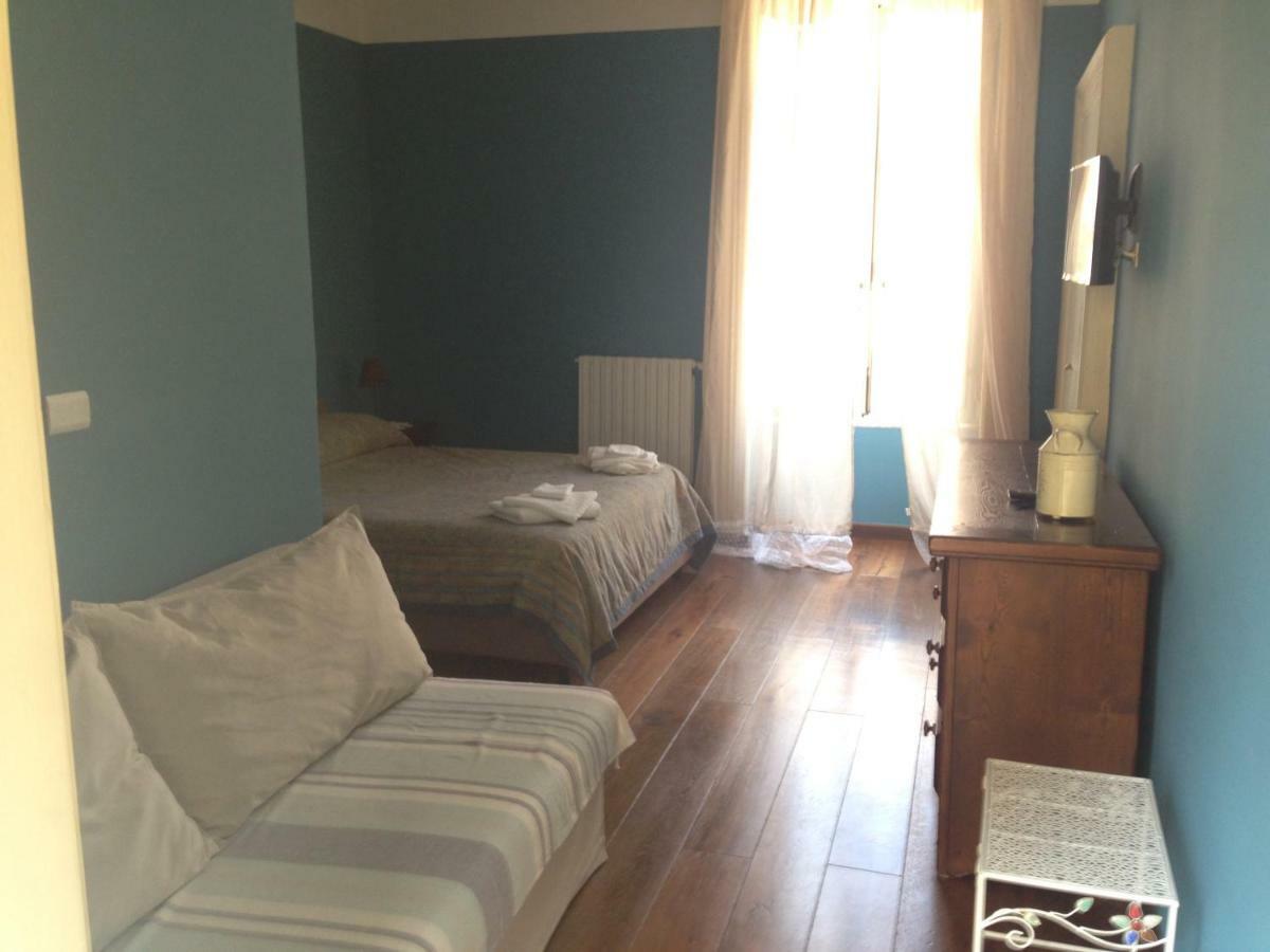 B & B Luca Giordano N6 เนเปิลส์ ภายนอก รูปภาพ