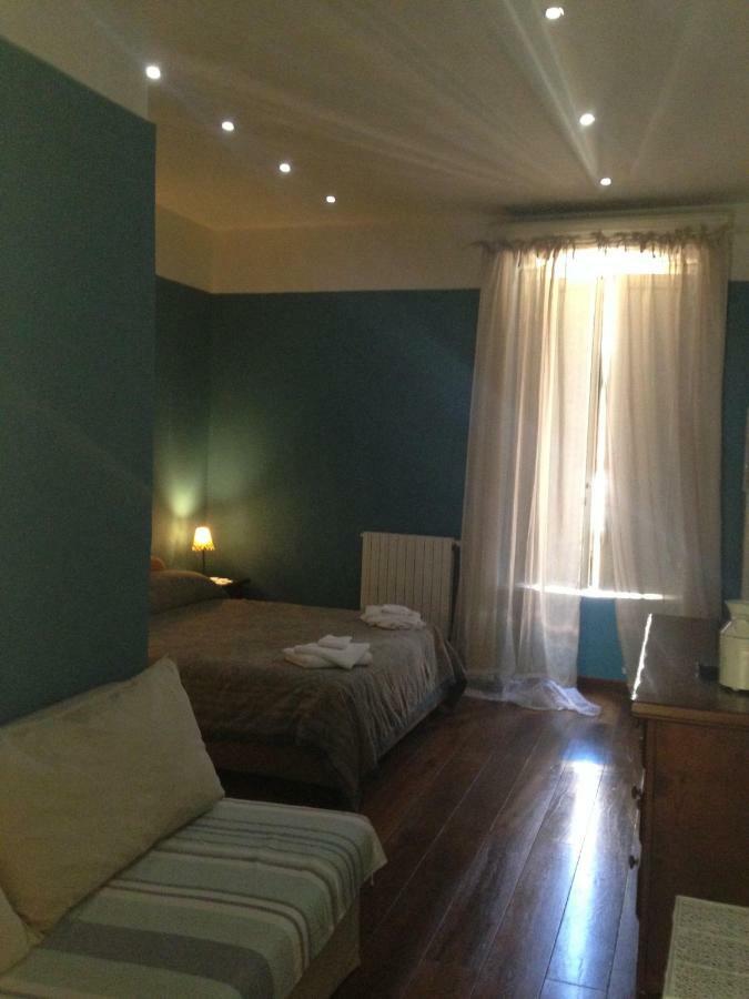 B & B Luca Giordano N6 เนเปิลส์ ภายนอก รูปภาพ